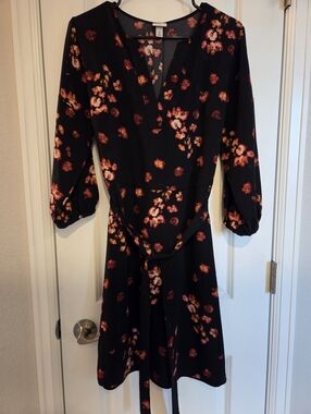 Black Floral V-Neck Long Sleeve Dress